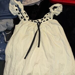 Wilfred White Top with Black Accents